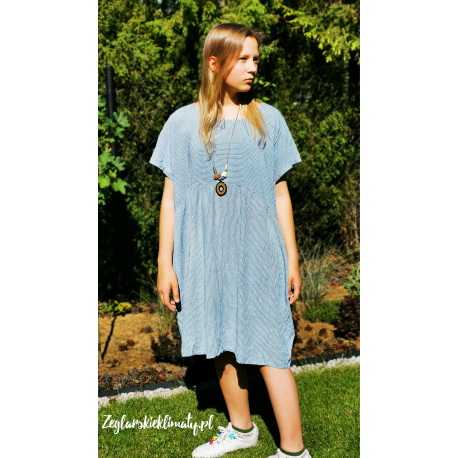 Luźna sukienka w drobne paseczki niebiesko-białe + morski wisior :-)